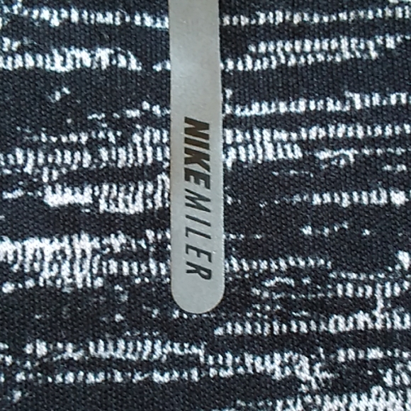 Nike Dri Fit running top - Picture 6 of 7